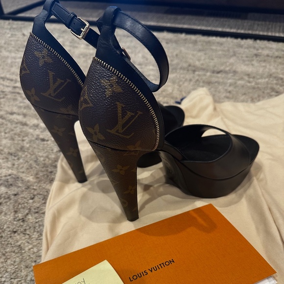 Louis Vuitton Platform heels - Picture 5 of 10